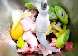 虾仁玉米鲜肉馅的做法图解3
