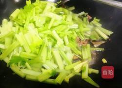 芹菜炒肉的做法图解6