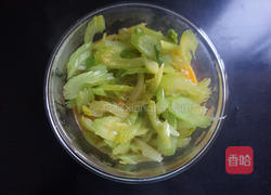 西芹滑蛋的做法图解5