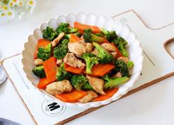 西兰花胡萝卜炒鸡胸肉