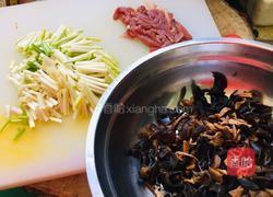酸辣肉丝汤的做法图解1
