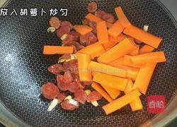 蒜苗胡萝卜炒腊肠的做法图解3