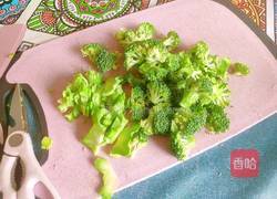 西兰花胡萝卜炒虾的做法图解7