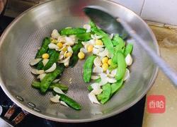 荷兰豆炒百合银杏仁的做法图解4