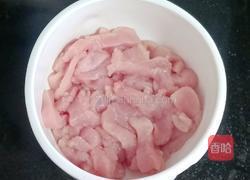胡萝卜肉丝拌面的做法图解1
