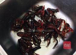 蒜香小龙虾的做法图解1