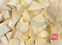 鲜甜美味的茭白炒肉的做法图解1