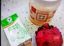 火龙果蜂蜜奶昔的做法图解1