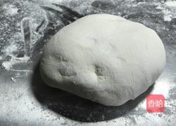 韭菜馅饺子-神器的面粉的做法图解3