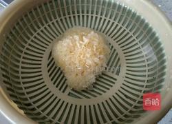 雪梨银耳羹的做法图解2