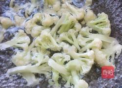 花椰菜炒木耳的做法图解2