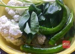 花菜炒肉的做法图解1