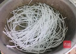 酸菜炒粉条的做法图解1