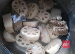 莲藕排骨汤的做法图解5