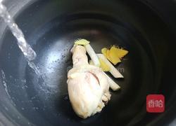 马蹄玉米鸡腿汤的做法图解3