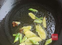 一锅出 土豆炖豆角烀饼的做法图解3