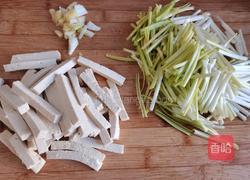 蒜黄炒豆腐的做法图解1