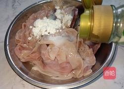 鸭杂炒芹菜的做法图解1