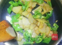 青椒炒土豆片的做法图解5