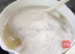 黑木耳小米粥的做法图解2