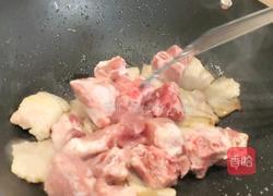 排骨炖酸菜的做法图解7