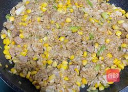 玉米烤肠炒饭的做法图解10