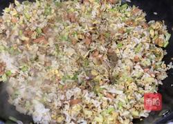 火腿鸡蛋菜炒饭的做法图解10