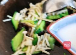 清炒白玉菇黄瓜木耳的做法图解7