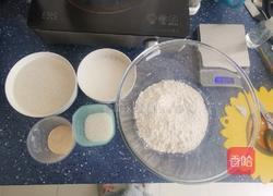 牛奶大米糕的做法图解1