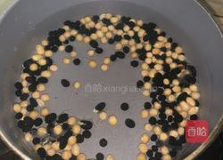 黑豆豆浆的做法图解1