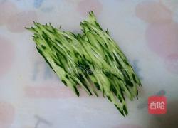 黄瓜丝拌面的做法图解2