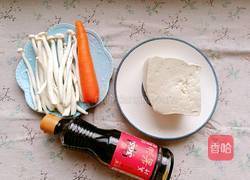 海鲜菇炖豆腐的做法图解1