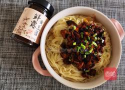香菇黄豆酱米线的做法图解9