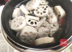 黑豆莲藕猪骨汤的做法图解5