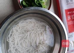 酸汤米线的做法图解3