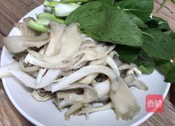 蚝油青菜平菇的做法图解1