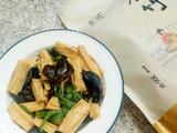 腐竹青椒炒木耳
