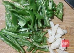 腐竹青椒炒木耳的做法图解3