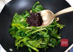 黄豆酱炒芥兰苗的做法图解4