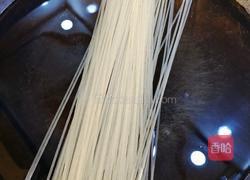 沙姜酱拌米线的做法图解2