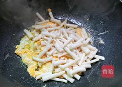 海鲜菇炒鸡蛋的做法图解7