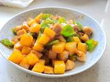 青椒土豆炒鸡丁