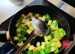 青椒土豆炒鸡丁的做法图解11