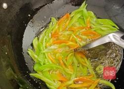 青椒炒豆腐皮的做法图解4