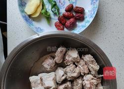 大补排骨汤的做法图解1