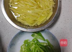 青椒土豆丝的做法图解1