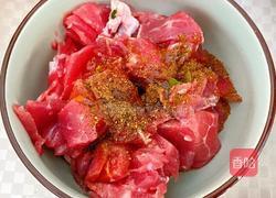牛肉炒面的做法图解1