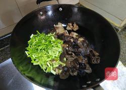 蒜薹炒肉炒鸭蛋的做法图解9