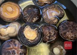 香菇炒猪肉的做法图解1