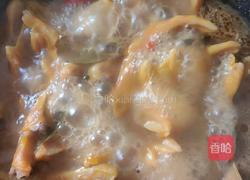 钉螺鸭爪煲的做法图解3